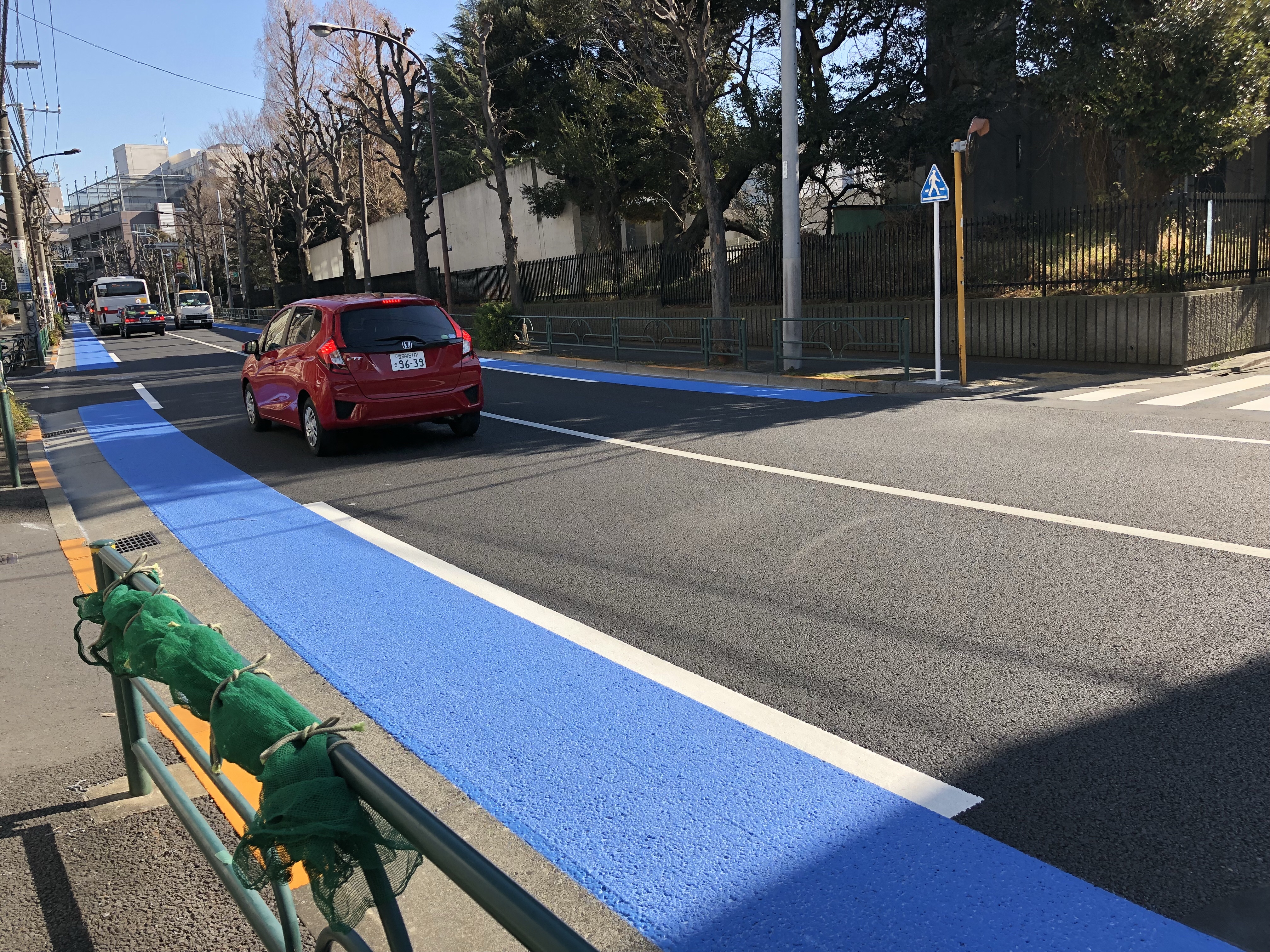 淡島通りのバイクレーンが本気