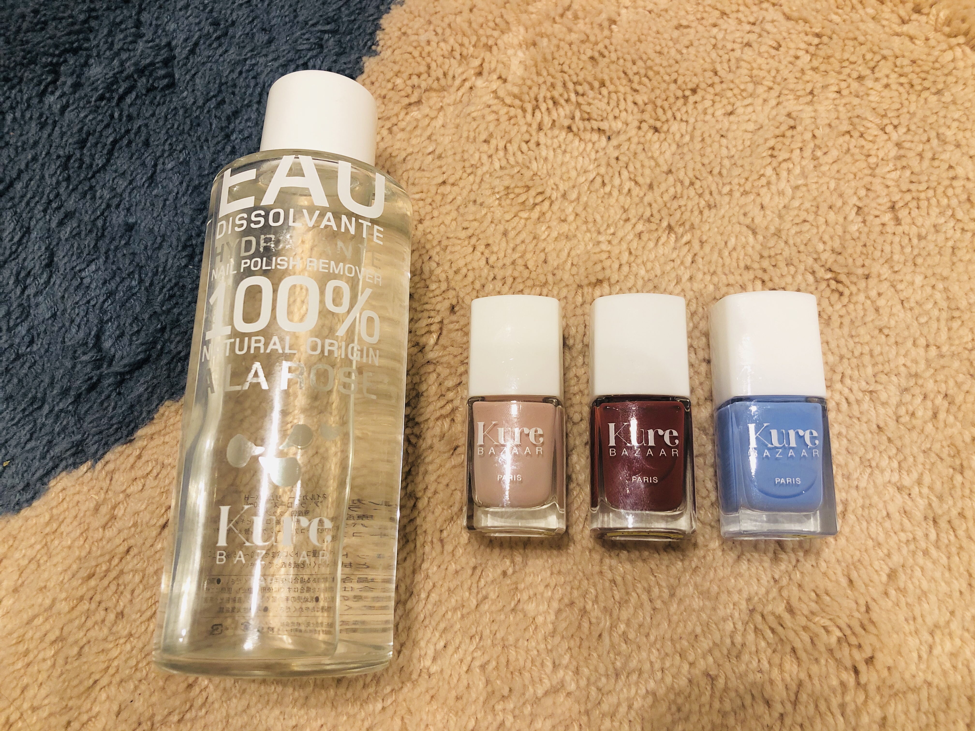 マニキュアは爪に優しくてくさくないキュアバザーを使ってる